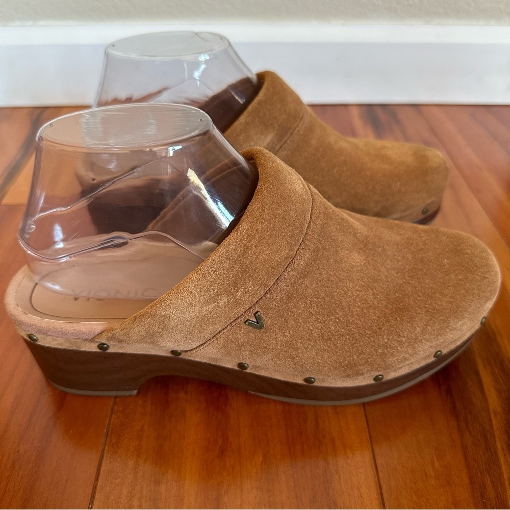 NWOT Vionic Day Kacie Suede Studded in Toffee Heeled Clogs - Picture 6 of 13